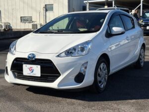 Toyota Aqua S 1NZ-FXE hybrid hatchback exterior